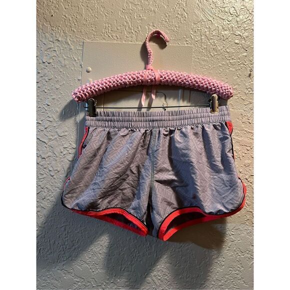 Under Armour Woman’s Size Small Grey Shorts - Picture 1 of 9